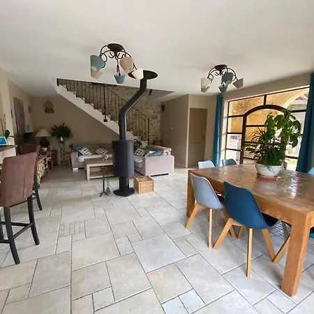 Mas De Village Avec Piscine Et Grand Jardin Cloture