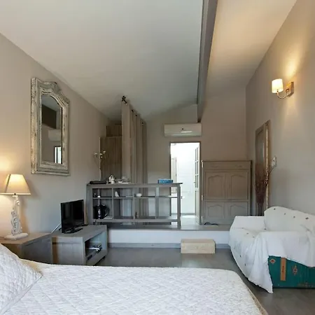 Mas De Village Avec Piscine Et Grand Jardin Cloture * Fournès