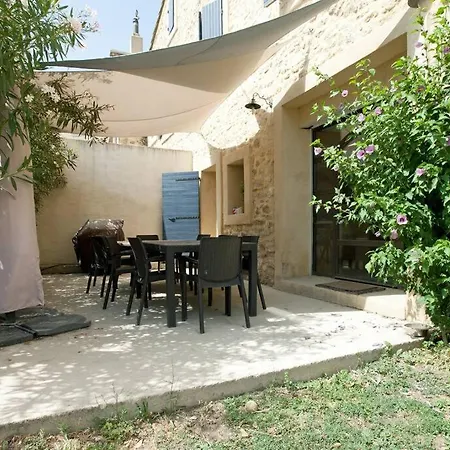 Mas De Village Avec Piscine Et Grand Jardin Cloture