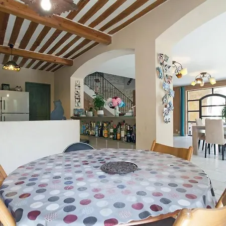 Mas De Village Avec Piscine Et Grand Jardin Cloture