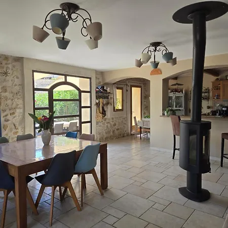Mas De Village Avec Piscine Et Grand Jardin Cloture *